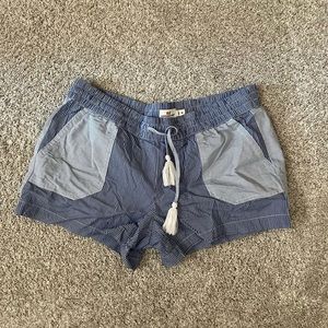 Navy blue striped vineyard vines shorts